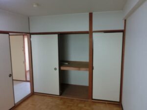 ふすまや建具にも壁紙