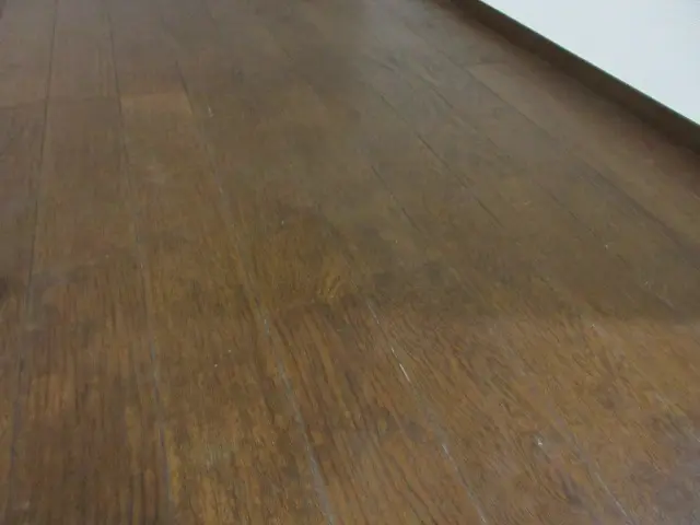 床の間の床についたキズを補修した後の状態