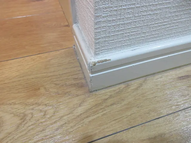 木巾木に傷がある状態