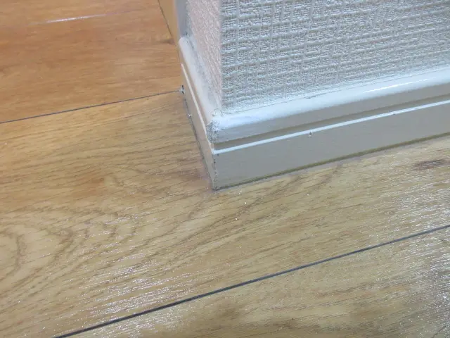 傷補修後の巾木の状態
