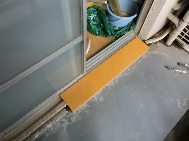 水道管保護のために踏み台を自作して設置した状態