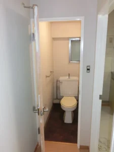 トイレのドアを外開きに変更した状態