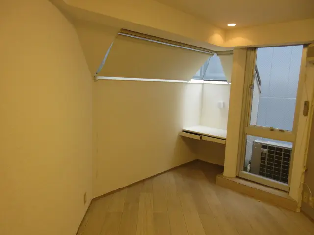 壁と床をリフォームした部屋の状態