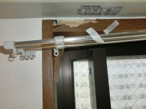 木枠が激しく割れた状態