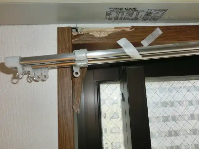 木枠が激しく割れた状態