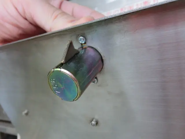 裏から見た、新しい鍵の状態
