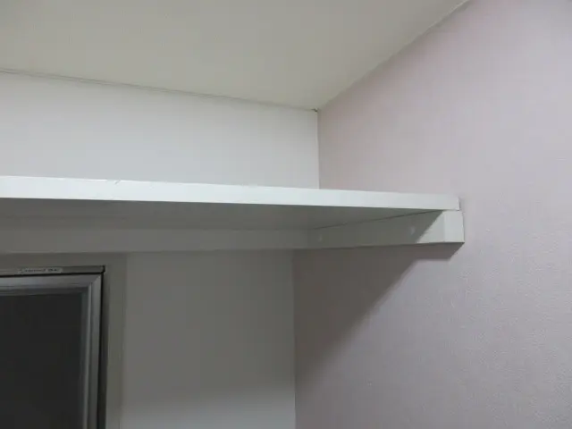 トイレに棚を設置した様子