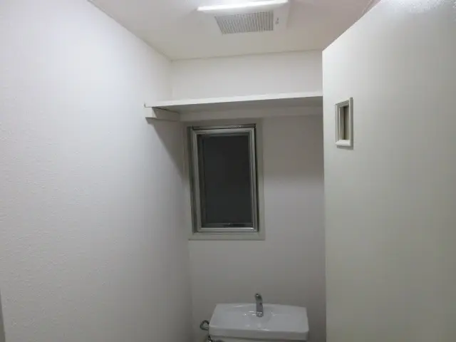 トイレの壁紙を貼り替えた様子
