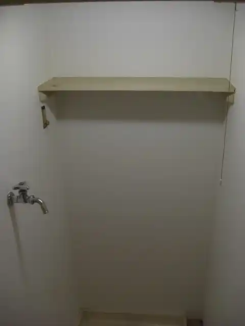 塗装前の色がくすんだ棚の状態