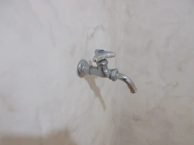 交換前の普通の蛇口