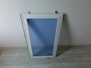 完成した自作ルーバー窓用の網戸