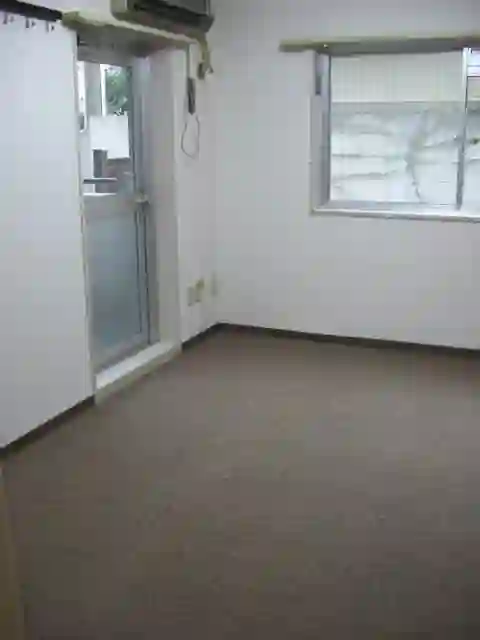 壁紙貼り替え後の明るくなった部屋