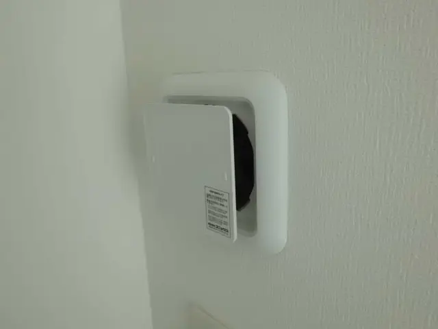 もう一度ワンプッシュで最大にフタが開いた様子