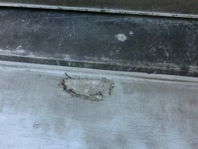 えぐれたベランダの防水の現状