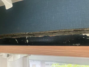 個人オーナーから「壁の穴をふさいでほしい。」と、送られた画像