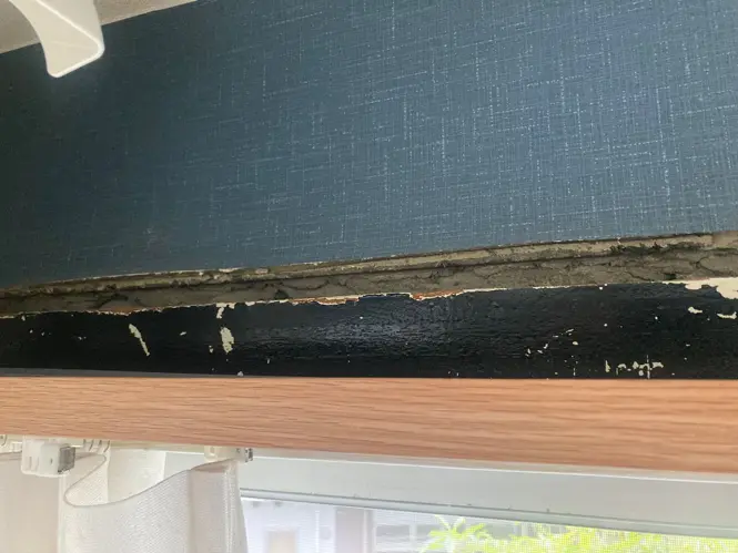 個人オーナーから「壁の穴をふさいでほしい。」と、送られた画像