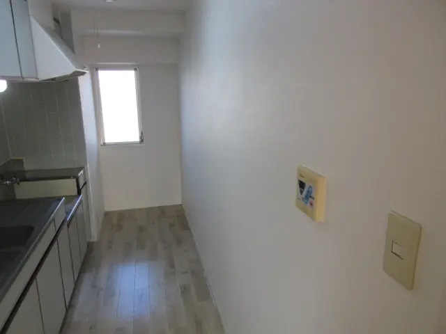 フィルム汚れ防止壁紙で貼り替えたキッチンの様子